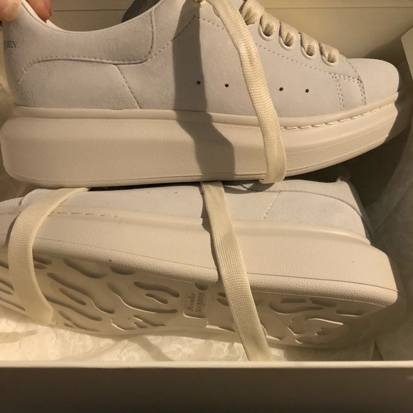 Alexander McQueen Sneakers (Suede) - Picture 2 of 4